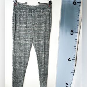 Rae Dunn Gray Snowflake Pajama Pants Large